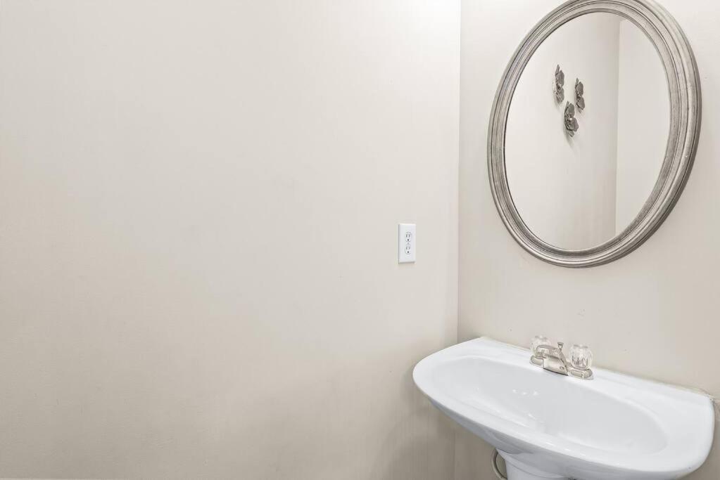 Charming Multilevel 4 Bedroom Townhouse Атланта Екстериор снимка