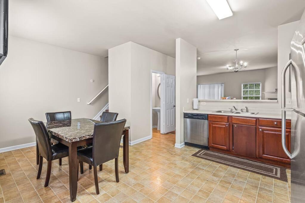 Charming Multilevel 4 Bedroom Townhouse Атланта Екстериор снимка